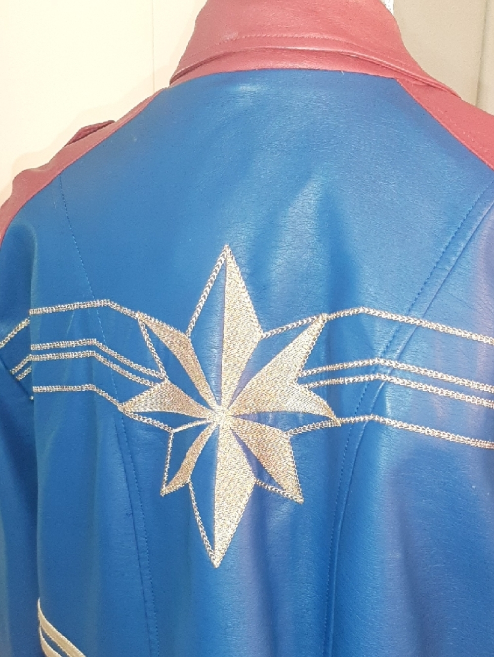 NWOT🦸‍♀CAPTN MARVEL Her Universe🦸‍♀️SUPERHERO Blue/Burgundy GOLD ACCENTS Sz XL - Picture 6 of 11